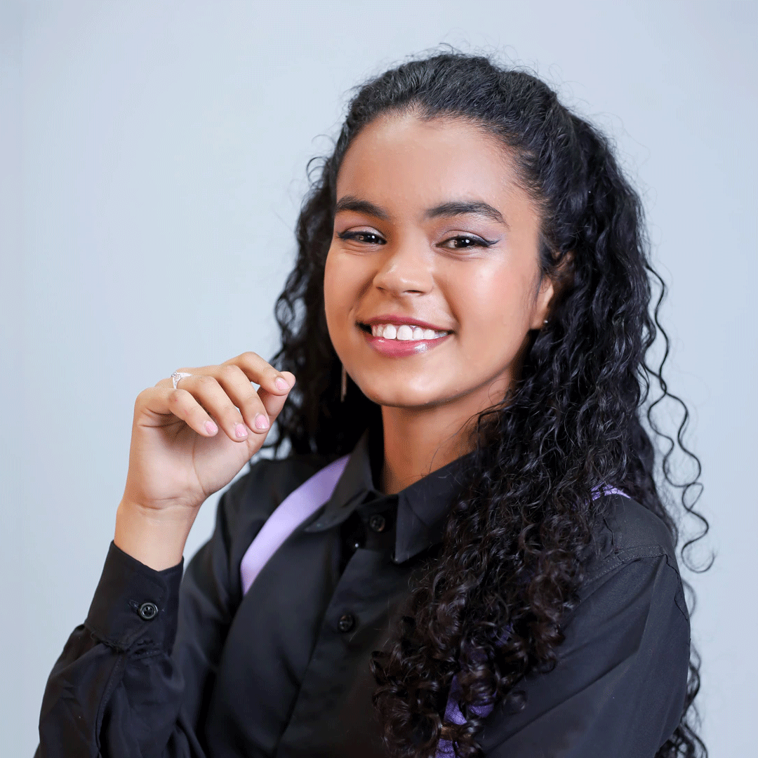 Mariana Valença autora na Suçuarana Editora