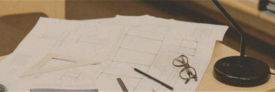 Pessoa planejando diagramação de livro